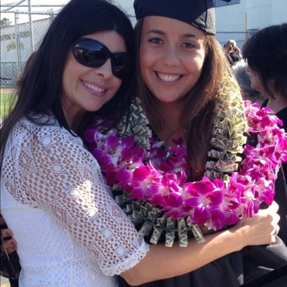 Meet your Posher, Nicole - Picture 3 of 3